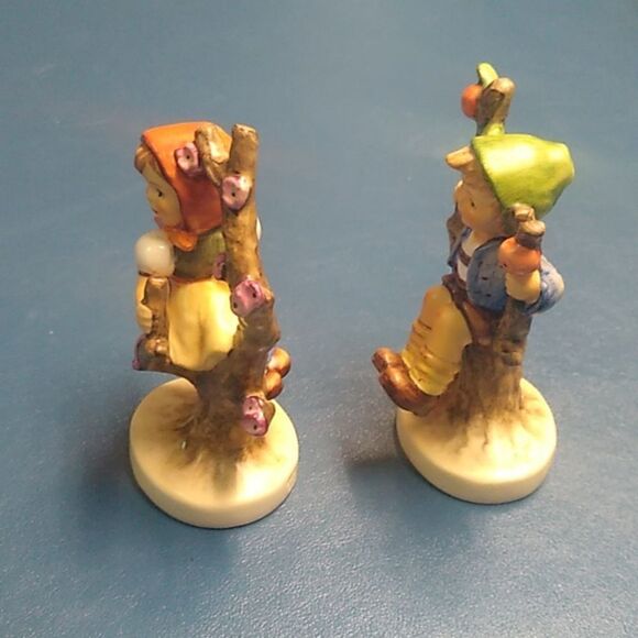 Vintage Goebel Hummel Figurine Boy and girl in Apple Trees Cottagecore - Picture 7 of 11